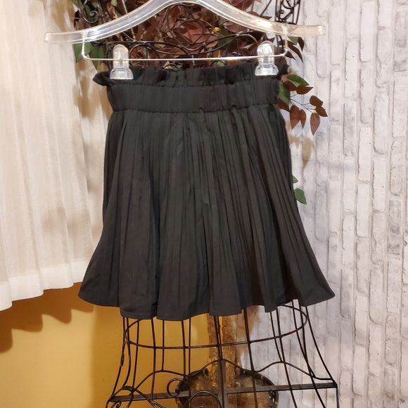 Zara Black Pleated Mini Skirt Host pick!!!! - Picture 6 of 16